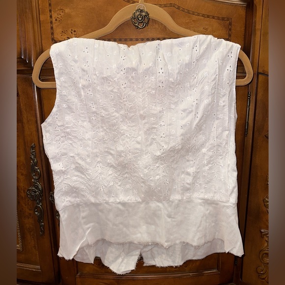 Mika Vero - Made in Italy - Jrs. Eyelet Blouse - 100% Cotton - Porcelain Buttons - Picture 2 of 6